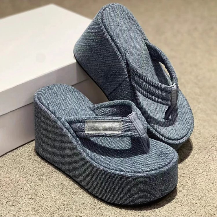 Yi Mengling's Same Style 2025 Summer New Thick-Soled High-Heeled Denim Flip-Flops Platform-Soled Holiday Style Beach Shoes