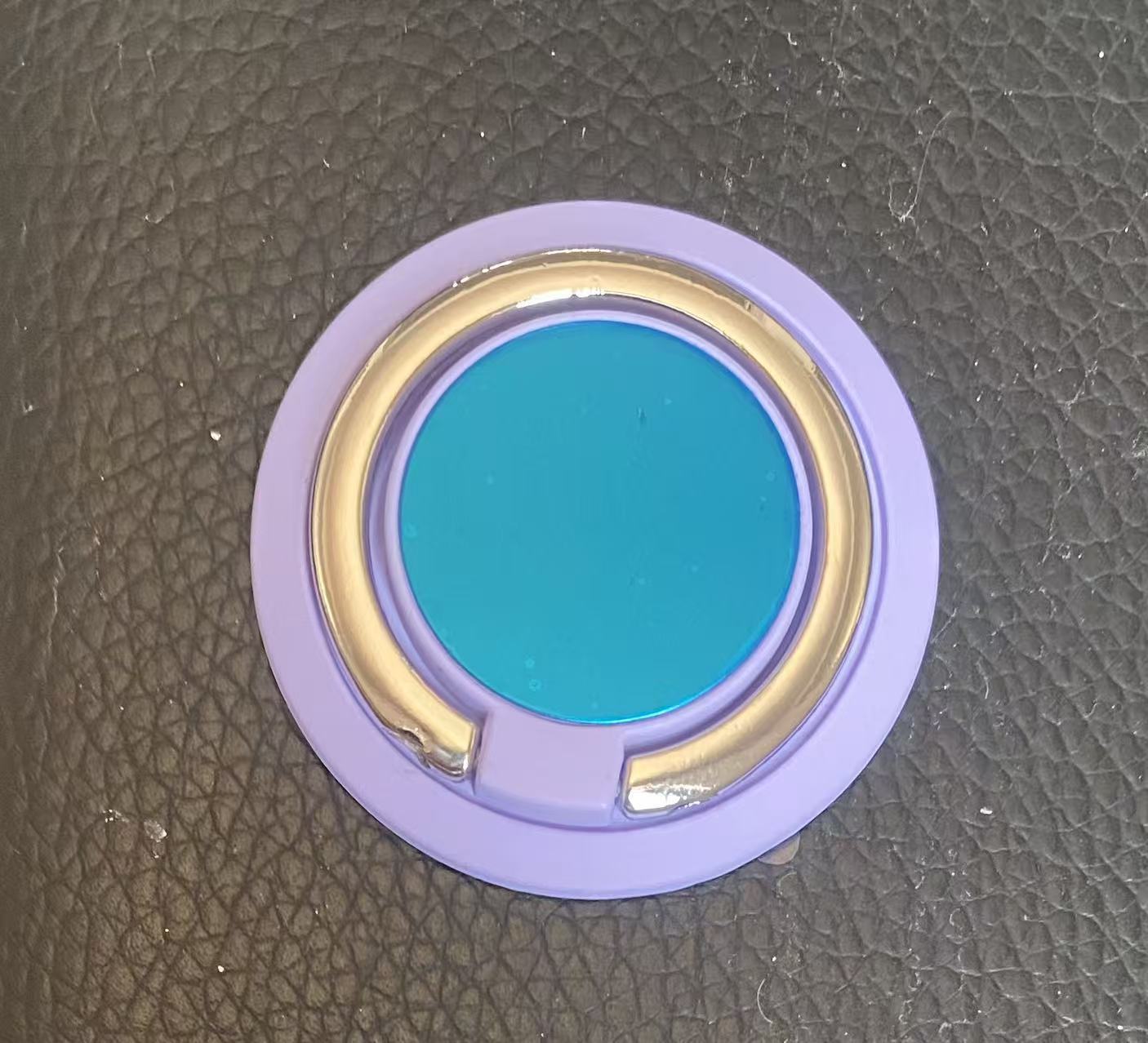 新型多機能360度磁気吸引指環ボタンスタンド創意通用貼り付け式回転車載携帯電話スタンド