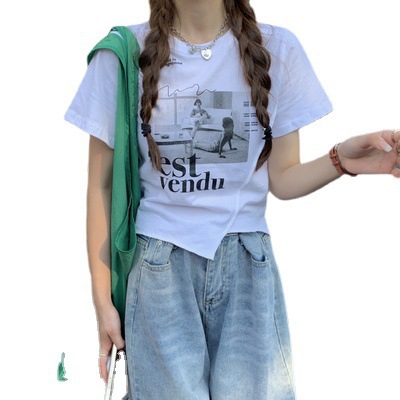 Diseño de manga corta Camiseta para mujer verano 2023 nuevo slim fit adelgazante corto chica caliente estudiante superior ropa de mujer al por mayor