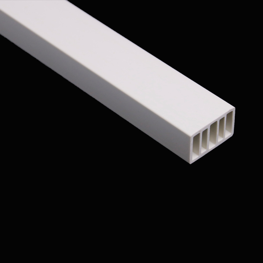 Perfiles de plástico extruidos, perfiles huecos de PVC, tubos cuadrados de PVC de nueve orificios, tubos de plástico, según dibujos y muestras.