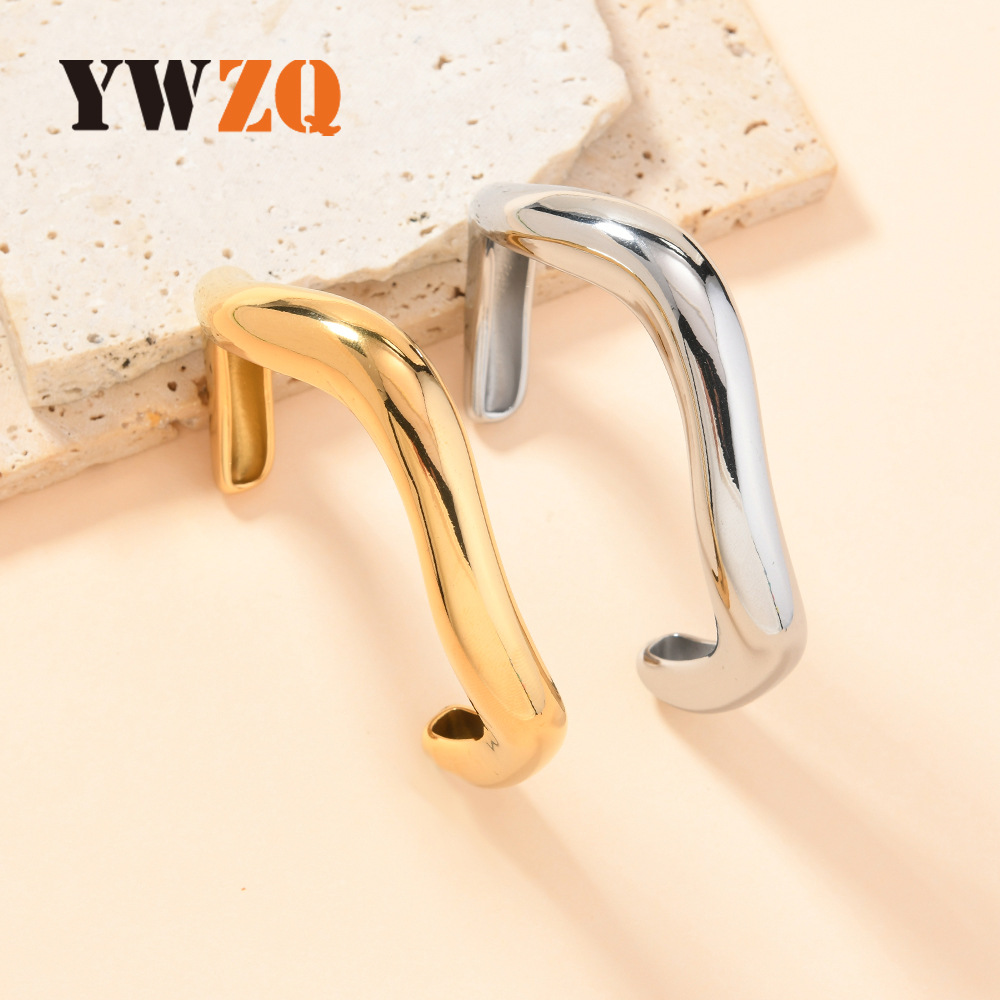 Europa y los Estados Unidos acero inoxidable transfronterizo joyas de fundición irregular ondas brillante brazalete exagerado personalidad abertura brazalete al por mayor