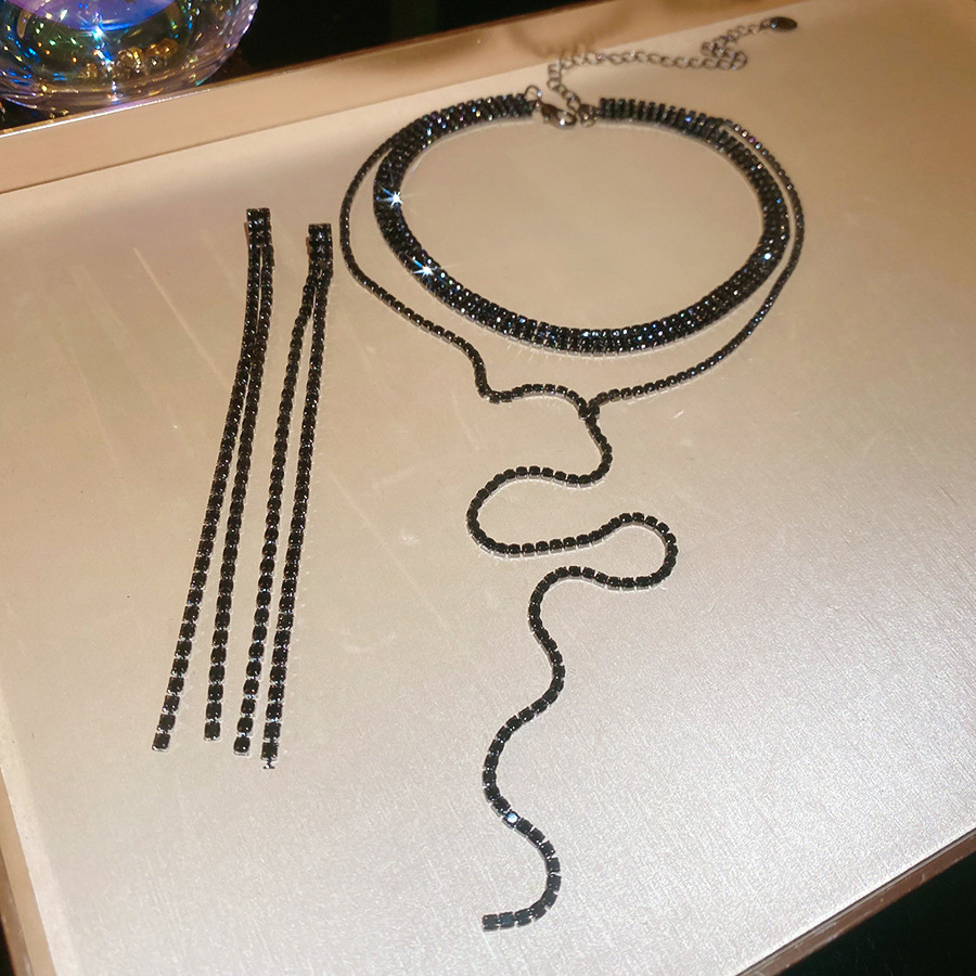 Collar de borlas multicapa con incrustaciones de diamantes, cadena de clavícula de todo fósforo de moda exquisita de nicho, lujo ligero, collar de temperamento de alta calidad al por mayor