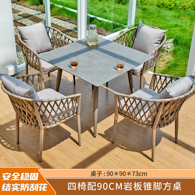 Muebles de exterior Patio Villa Ocio mesa y silla de ratán nórdico balcón al aire libre patio neto plástico rojo mesa de madera y silla