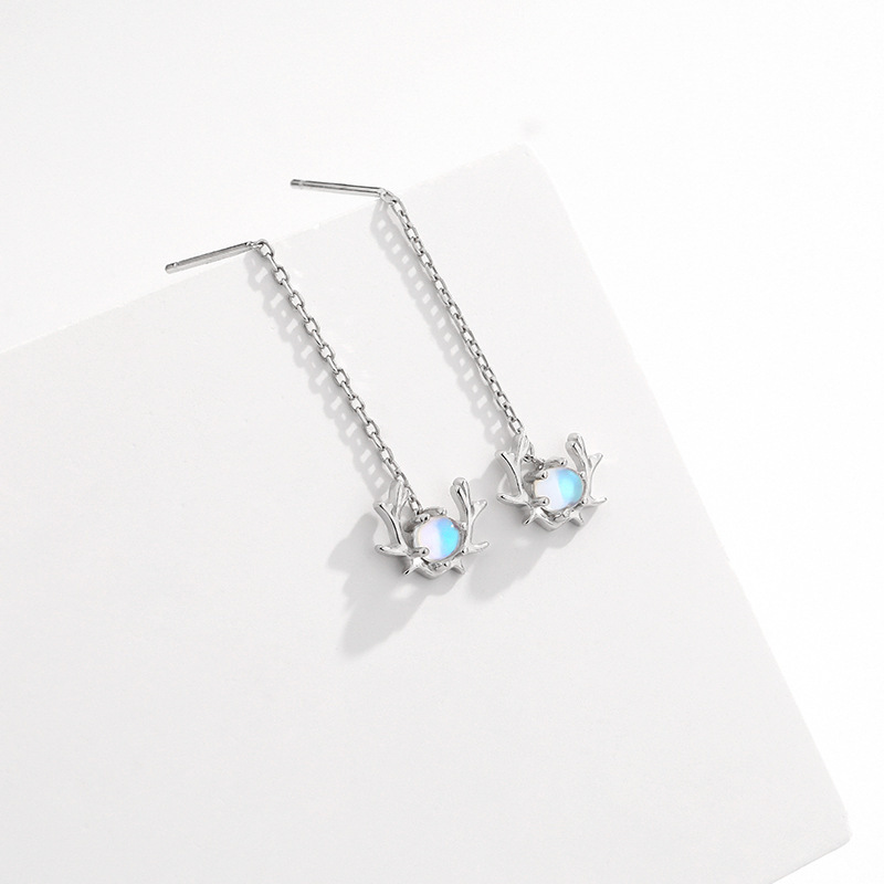Boucles d'oreilles pendantes argentées bois de cerf et pompon_voghion.com