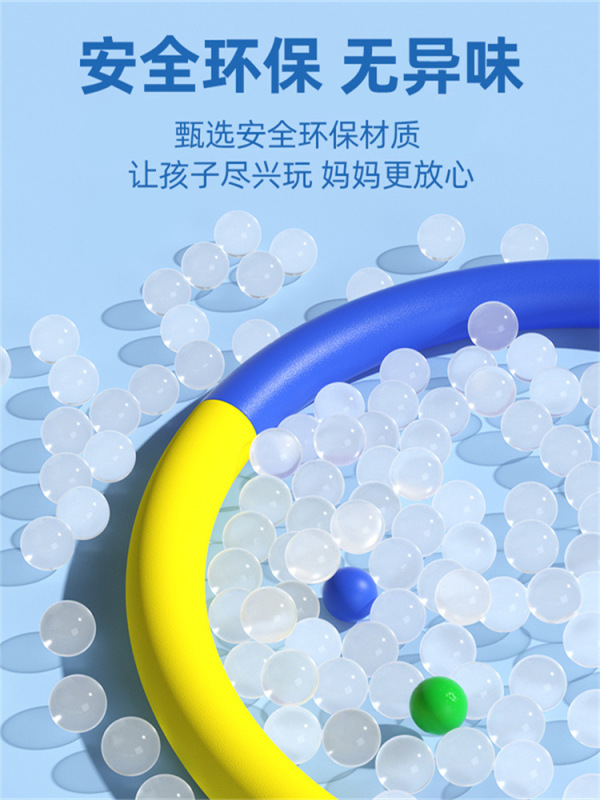 子供のスポンジの応援団の小さい輪の3-5-8-10歳は幼稚園の小学校を回転します。|undefined