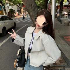 風2025早秋の新型襟付きストライプジャケットの両面に長袖のゆったりしたショートコートを着て通勤上着を着ます。