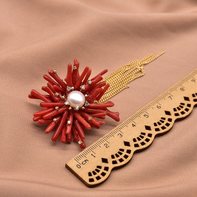 Broche de perlas naturales con borlas de bambú marino y flores, moda de alta gama, redondo y exquisito, broche de perlas estilo Chanel de alta calidad para mujer.