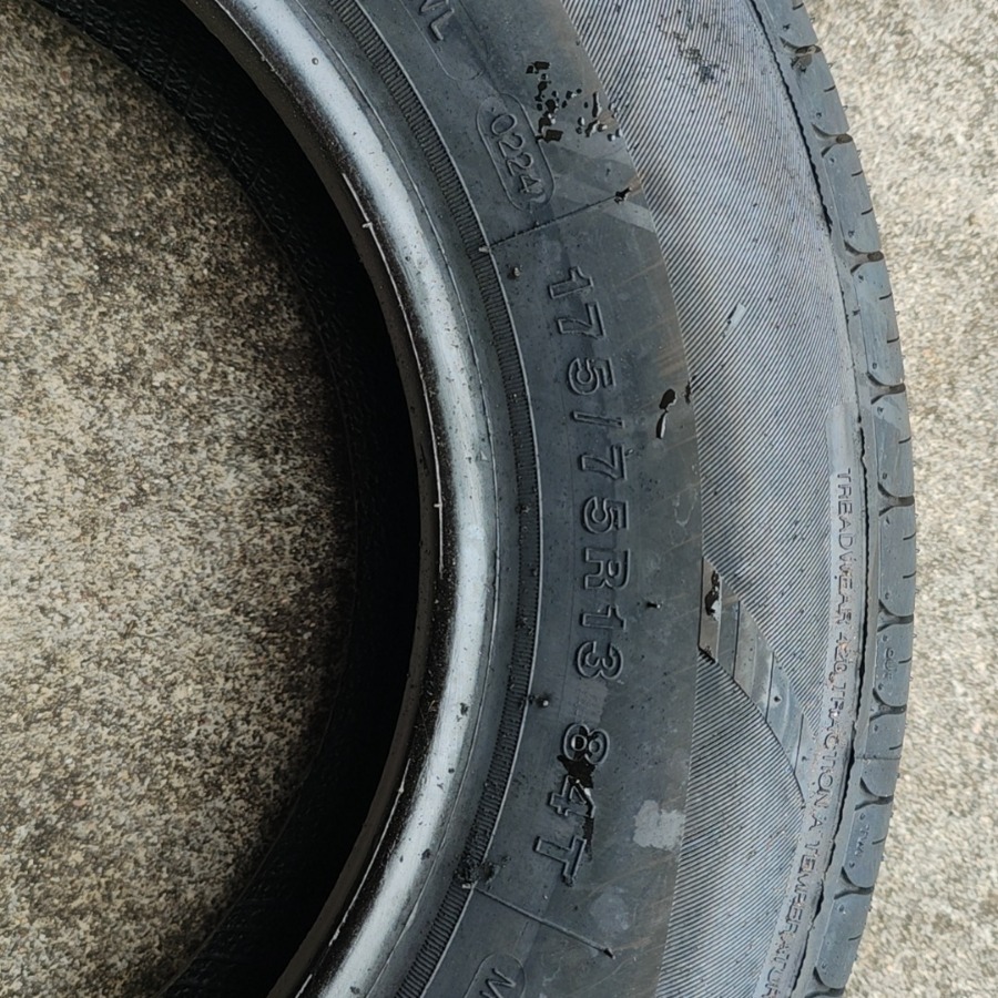 全新磨标摩托车轮胎（可出口贸易）70/90-17.90/90-17.110/70-17