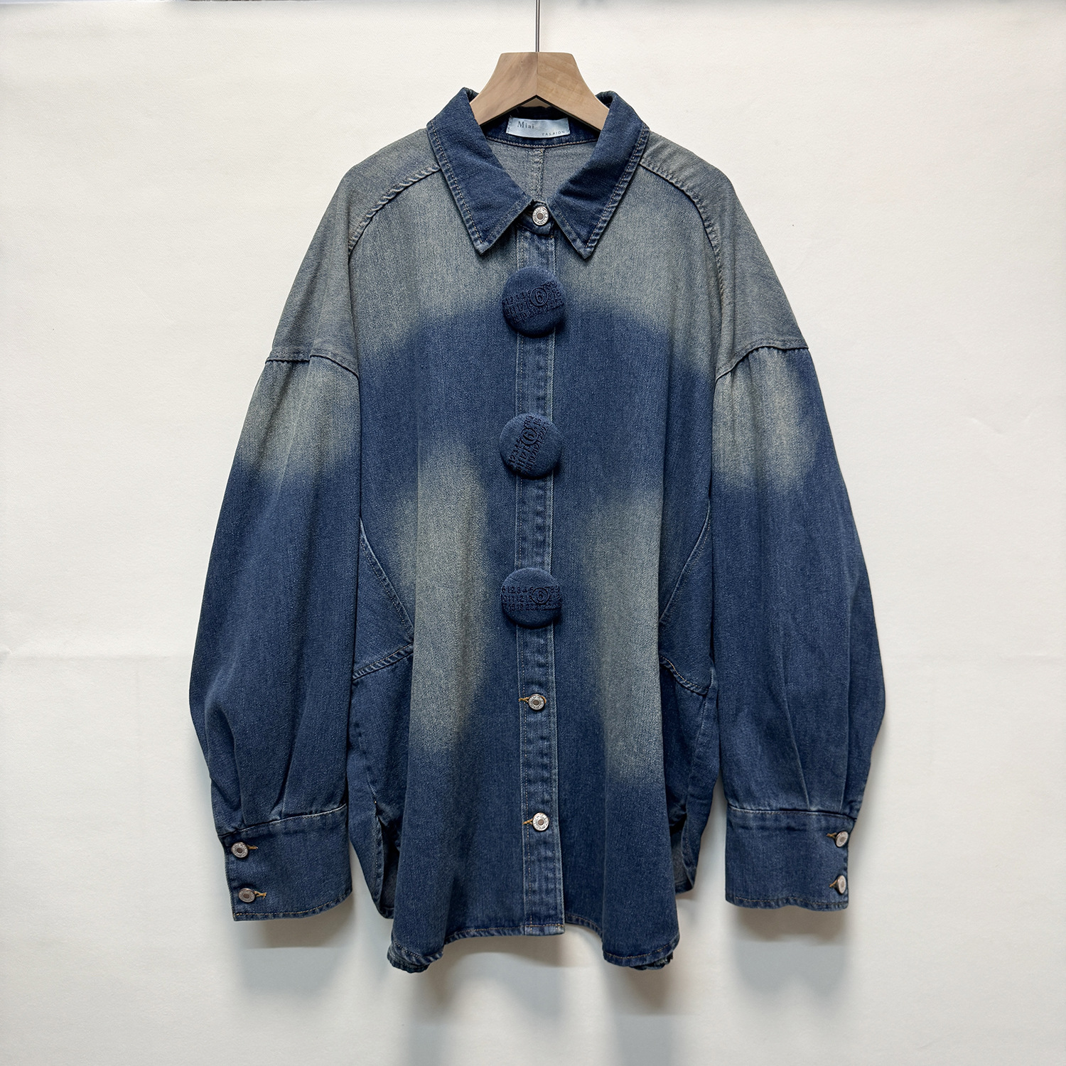 Women's European Style Denim Shirt Autumn Winter Loose Fit Long Sleeves Large Buttons Retro Gradient Wash Lapel Design Top_ecoleips.com