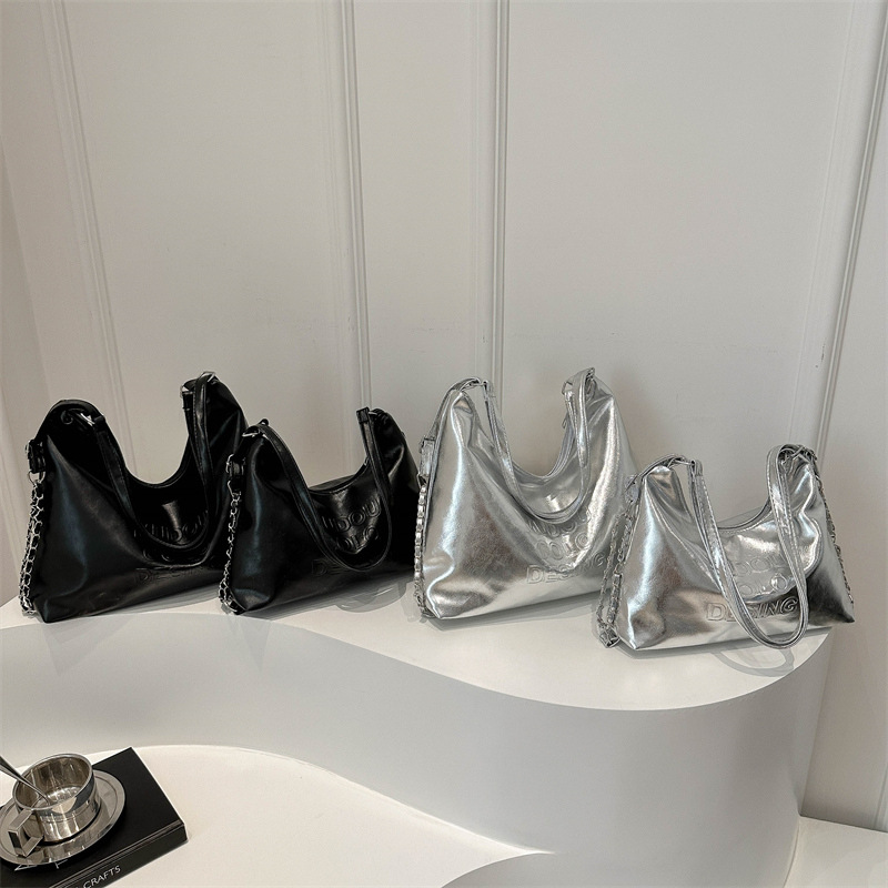 Bolso de moda portátil de gran capacidad para mujeres 2024 nuevo estilo de viaje al trabajo bolso de mano de piel de aceite simple bolso de hombro axilar