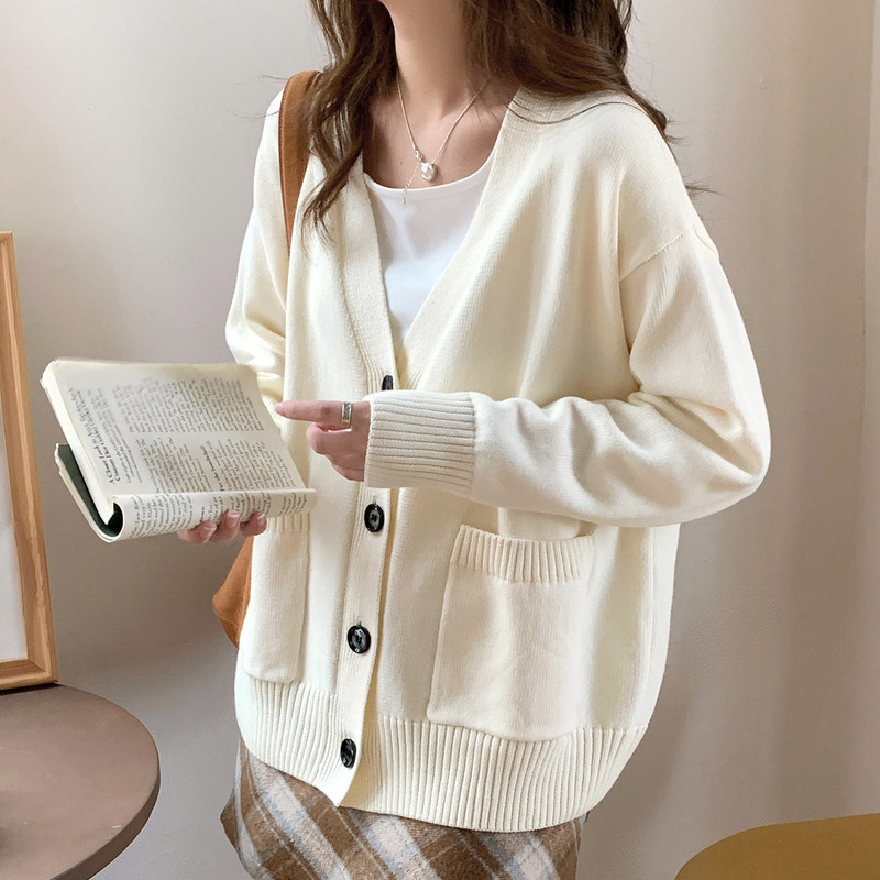 V-neck pocketed knitted cardigan for women, single-breasted, loose fit, drop shoulder, casual, simple, versatile, autumn and winter sweater coat V-neck pocketed knitted cardigan for women, single-breasted, loose fit, drop shoulder, casual, simple, versatile, autumn and winter sweater coat