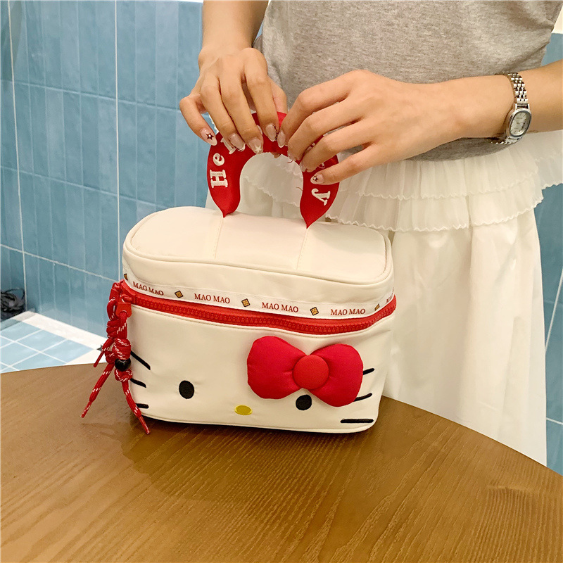 Trendy and stylish casual bag with a simple texture, fashionable small square bag, 2026 summer niche design handbag