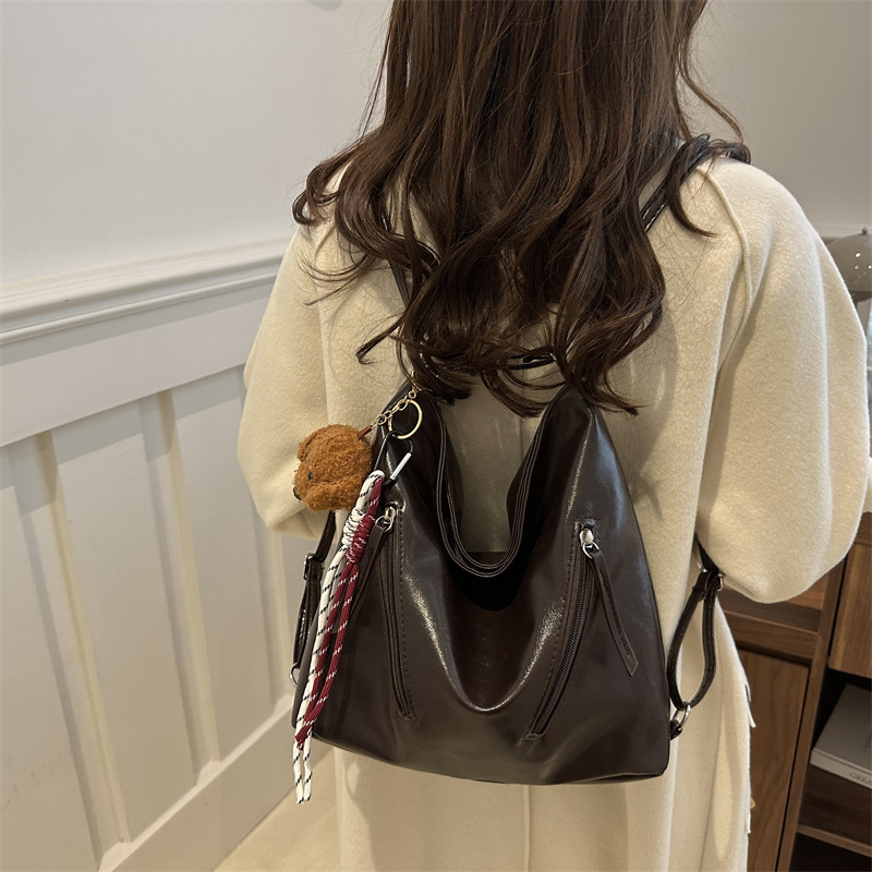 Bolsa de hombro de cuero suave para viajes de gran capacidad 2024 otoño y invierno nuevo nicho de diseño coreano de color sólido bolsa de hombro