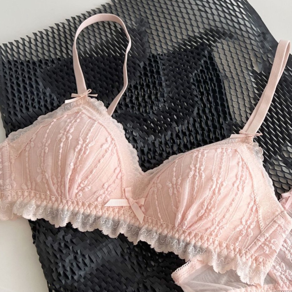 Venta directa de fábrica Comercio electrónico transfronterizo Sudeste de Asia Vietnam Tailandia Ladies French Thin Girl reúne cómodos sujetadores de texto