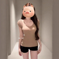 Vネックの肩のニットの半袖のtシャツの女性の夏の新型の大衆の独特なフランス式の絶美の修身の甘いギャルの上着