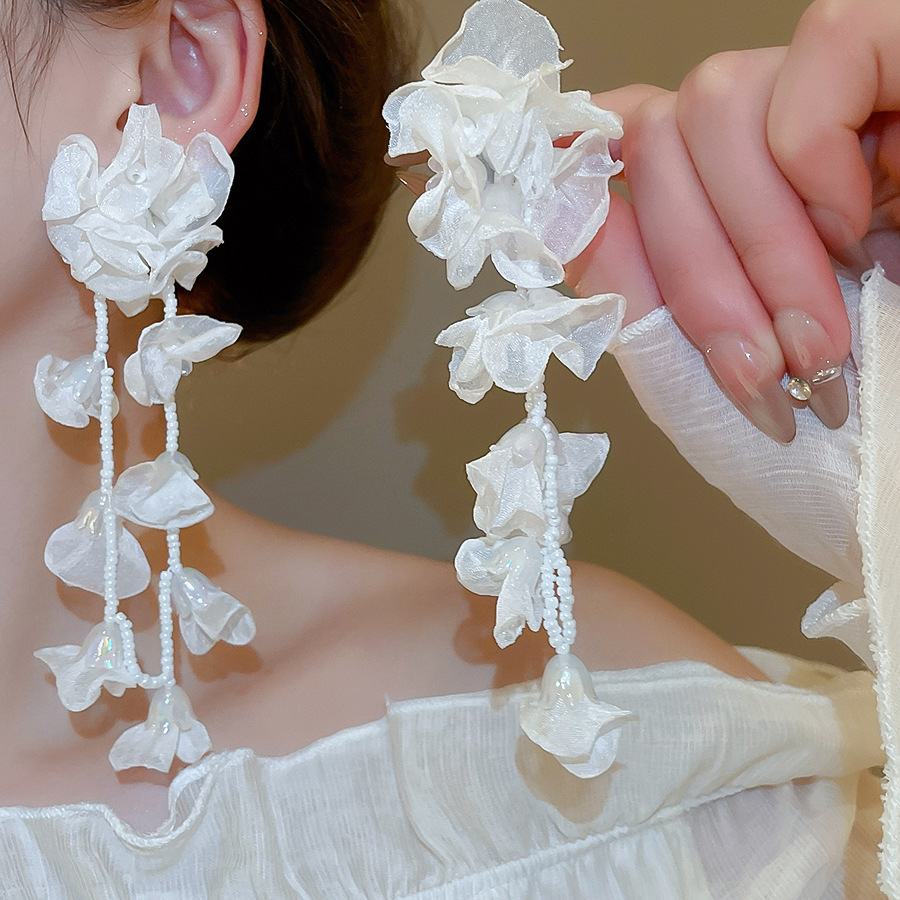 Pendientes de borla de flores de hilo de malla de tela de aguja de plata Pendientes dulces y frescos Pendientes de todo fósforo de moda Sensación de alto nivel de nicho