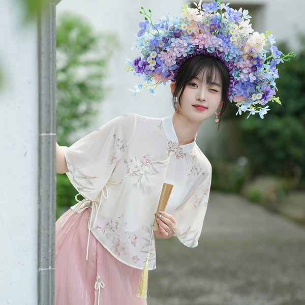 8251# iris top (slightly transparent, you can match it with a vest)