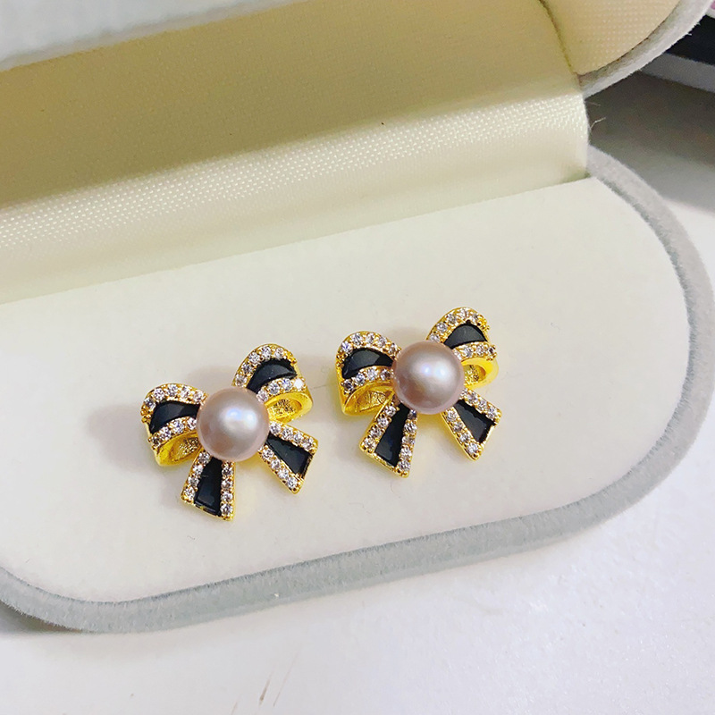 나비 스터드 귀걸이 블랙 (보라색 구슬)