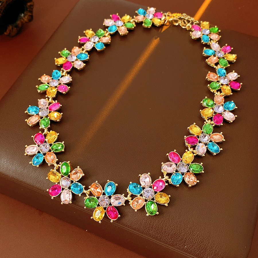Medieval vintage diamantes flor pulsera pendientes collar lujo ligero nicho conjunto retro alta sensación joyería mujer