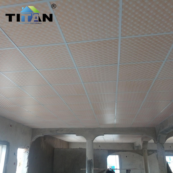Placa de yeso 600x600 techo techo chapa de PVC tablero de tres defensas a prueba de humedad y fuego