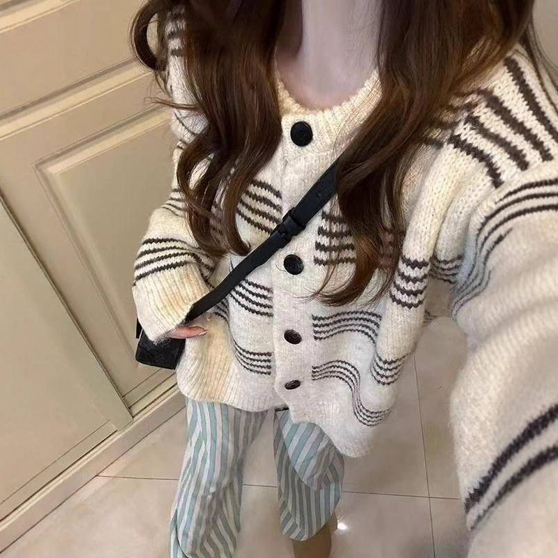 Korean Style Casual Lazy Style Stripesd Sweater Jacket for Women in Autum, High-End, Loose and Slimming Look Cardigan Top for Small People