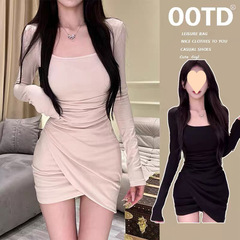 純欲風方領長袖連衣裙女秋季新款褶皺收腰修身顯瘦包臀裙辣妹短裙