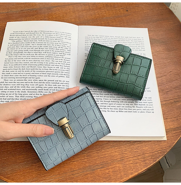 Wholesale Wallet Women's Short 21 Autumn And Winter Student Korean Style Ins Fresh Lock Stone Pattern Three-fold Wallet display picture 35