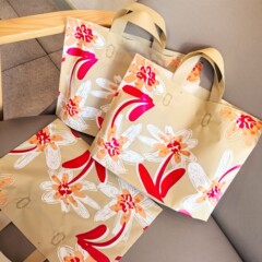 卸売りは艶出しレジ袋の婦人服店の手提げゴム袋の子供服の靴箱のギフト袋のロゴを厚くした
