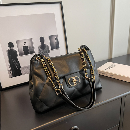 2024 New Single Shoulder Small Square Bag for Women, Chain Strap, Fashionable and Versatile, Crossbody Trendy and Stylish, High Fashionable and Charming, Hand-Held