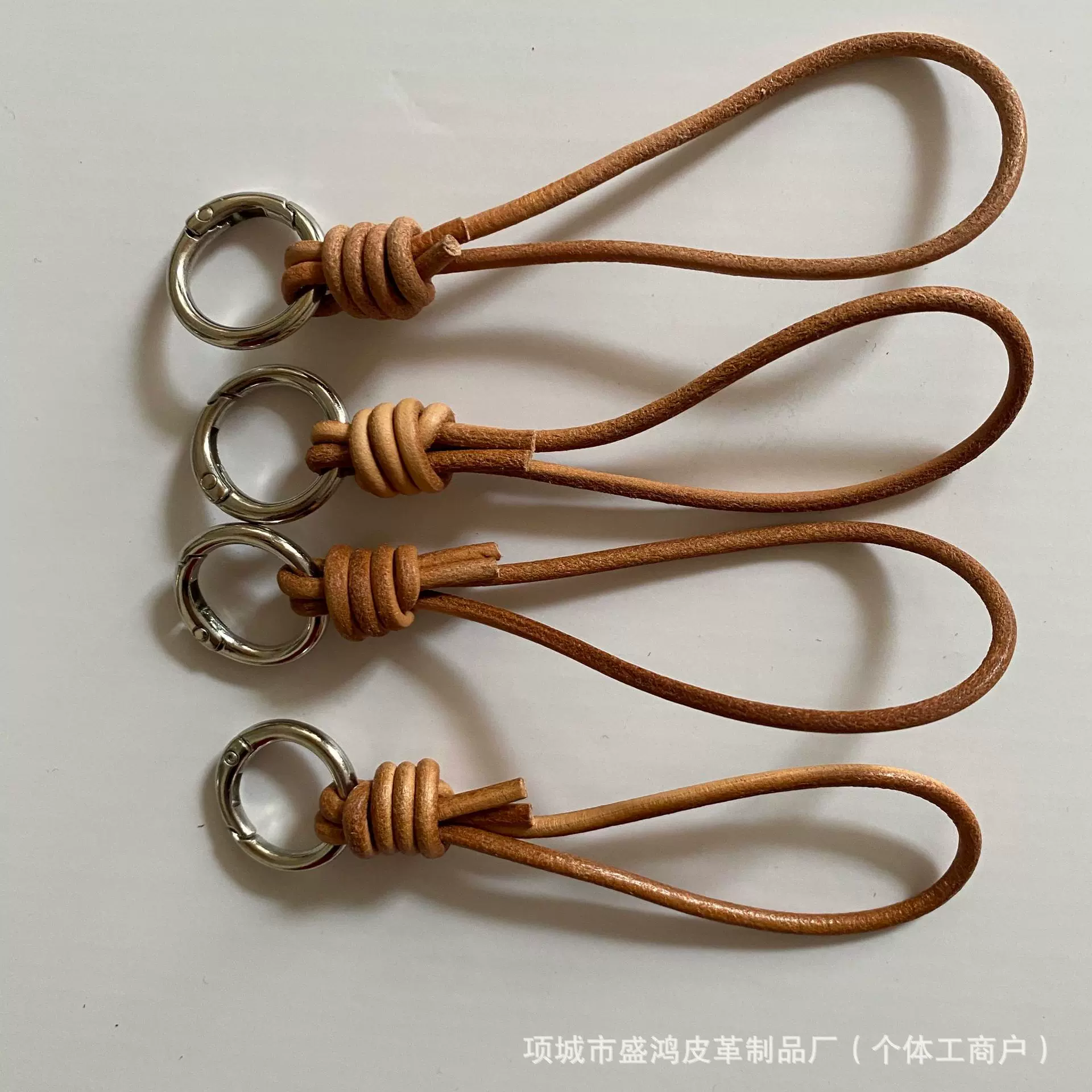 复古原色圆形实心牛皮绳钥匙扣挂件手工编织钥匙圈五金锁扣高质感