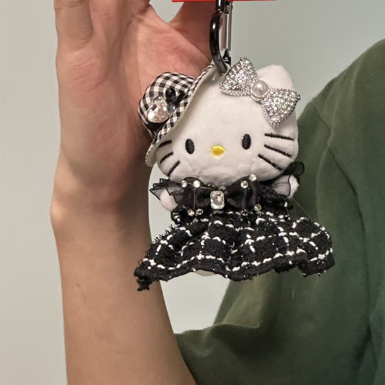 黒麦わら帽子キティ帽子ベビーペンダントラブバックル人形人形かわいいヘップバーンスタイルペンダントキーホルダー