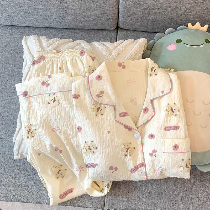 蝶結びのさくらんぼのプリントの女性のパジャマの春と秋の新型のカーディガンの長袖のズボンの部屋の服のスーツは実際に卸売りをたたきます。|undefined