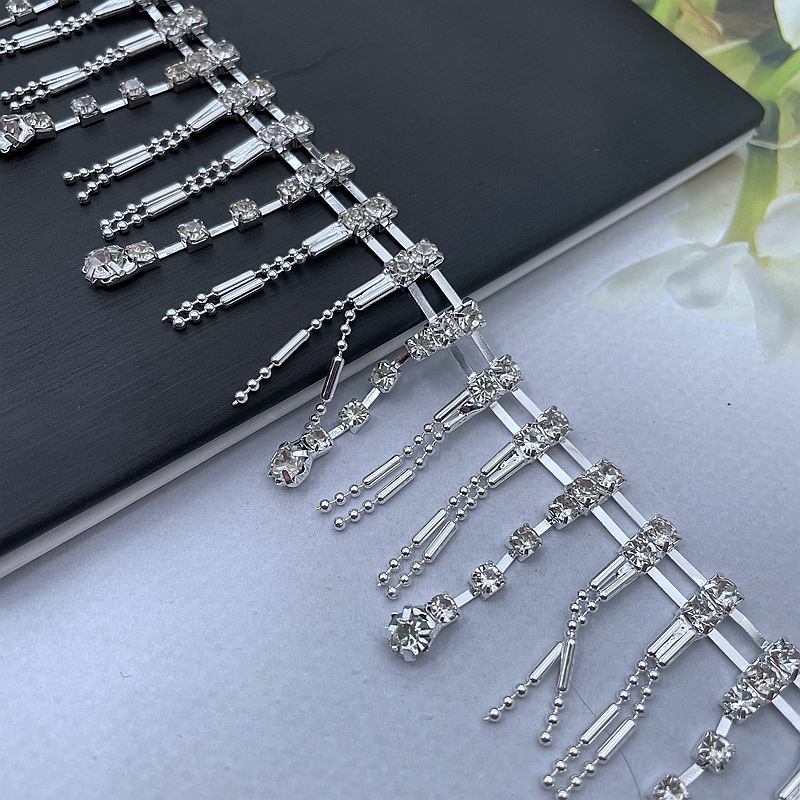 실버 배경으로 화이트 다이아몬드