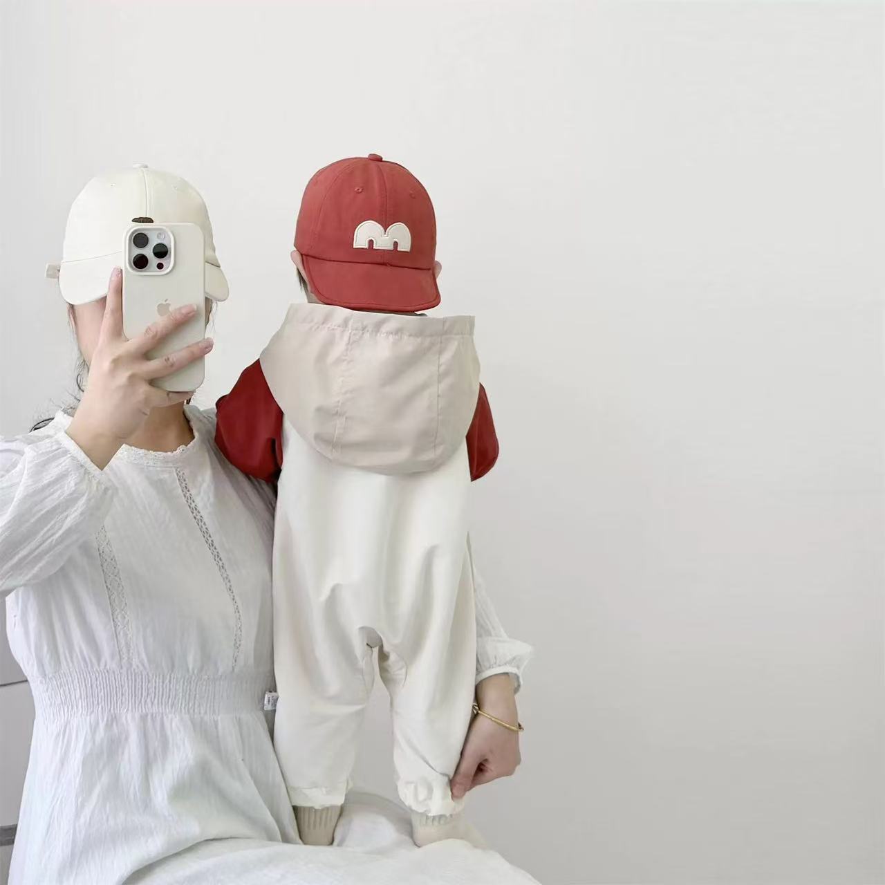 2025 primavera versión coreana del traje de escalada para bebés recién nacidos estilo de primavera letras de color de manga larga de dibujos animados de una pieza ropa exterior