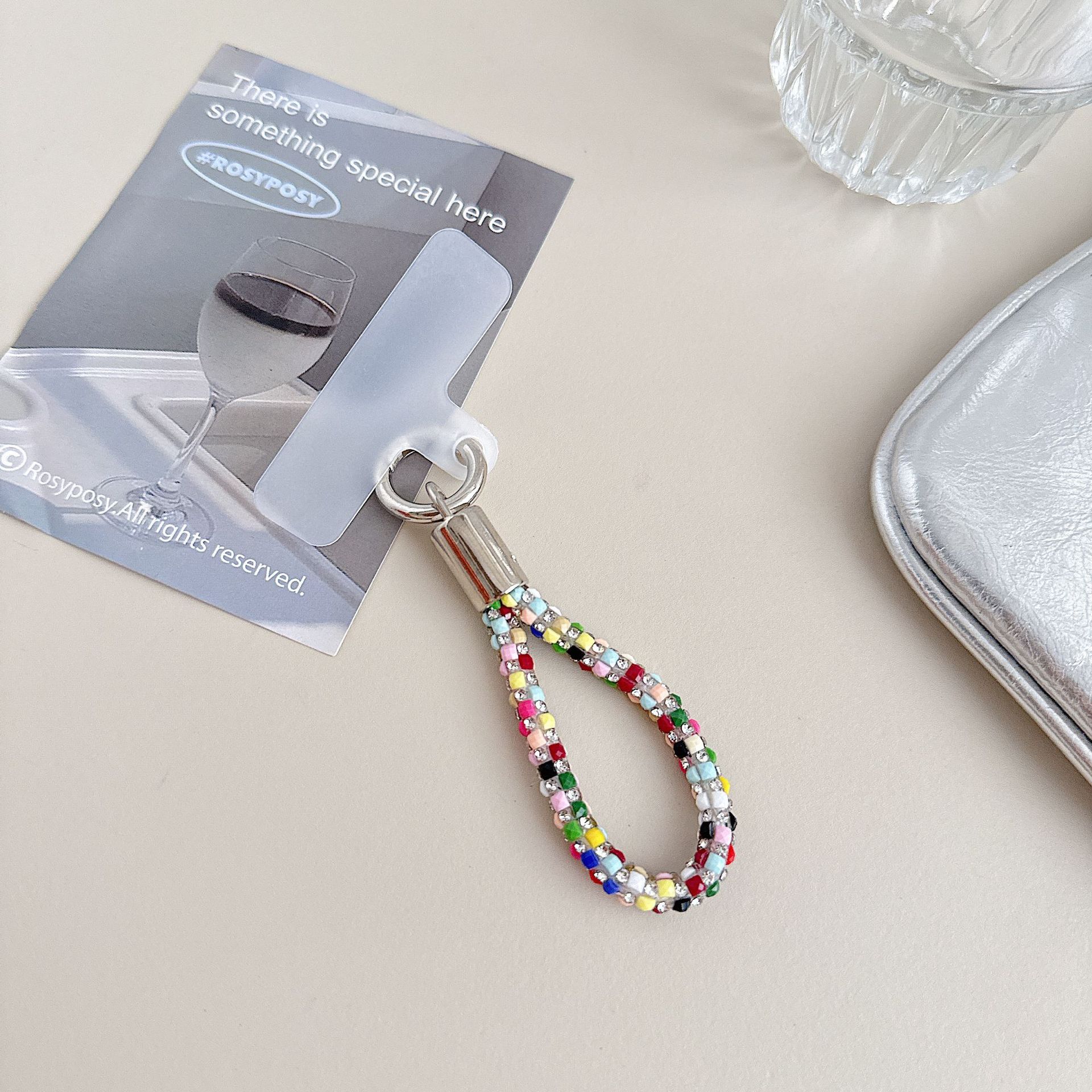 Cadena colgante de teléfono móvil de alta gama hecha a mano de boutique, sensación femenina de alta gama, lujo ligero, cadena colgante de diamante completo, cadena colgante de teléfono móvil de moda, sección larga y corta