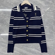 南油Y家25秋季字母刺绣时尚V领撞色条纹麻花针织开衫女