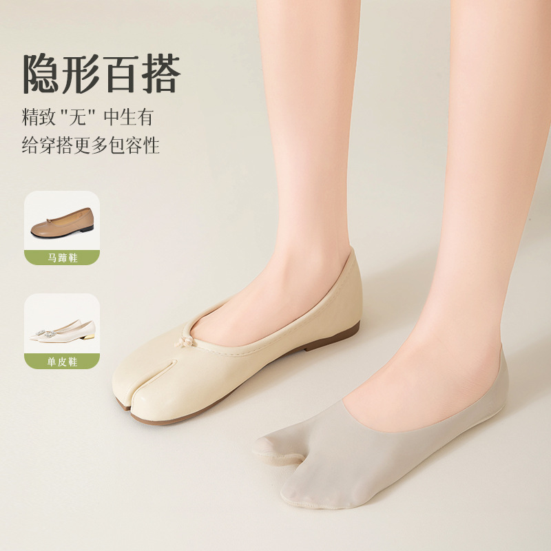 Spring and summer women's ice silk deep toe socks cotton bottom non-slip heel Margiela pig trotters shoes two toe invisible boat socks