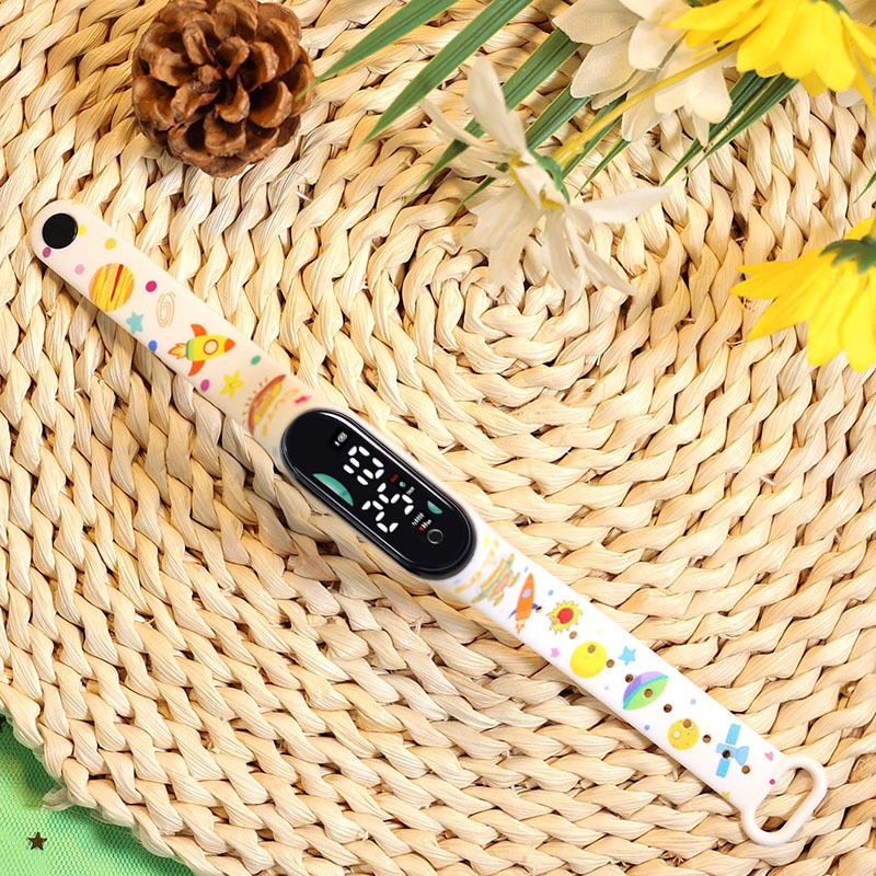 2024 explosión de chatarra oso de café M9 impresión pulsera relojes de pulsera niños estudiantes moda lindo reloj electrónico LED