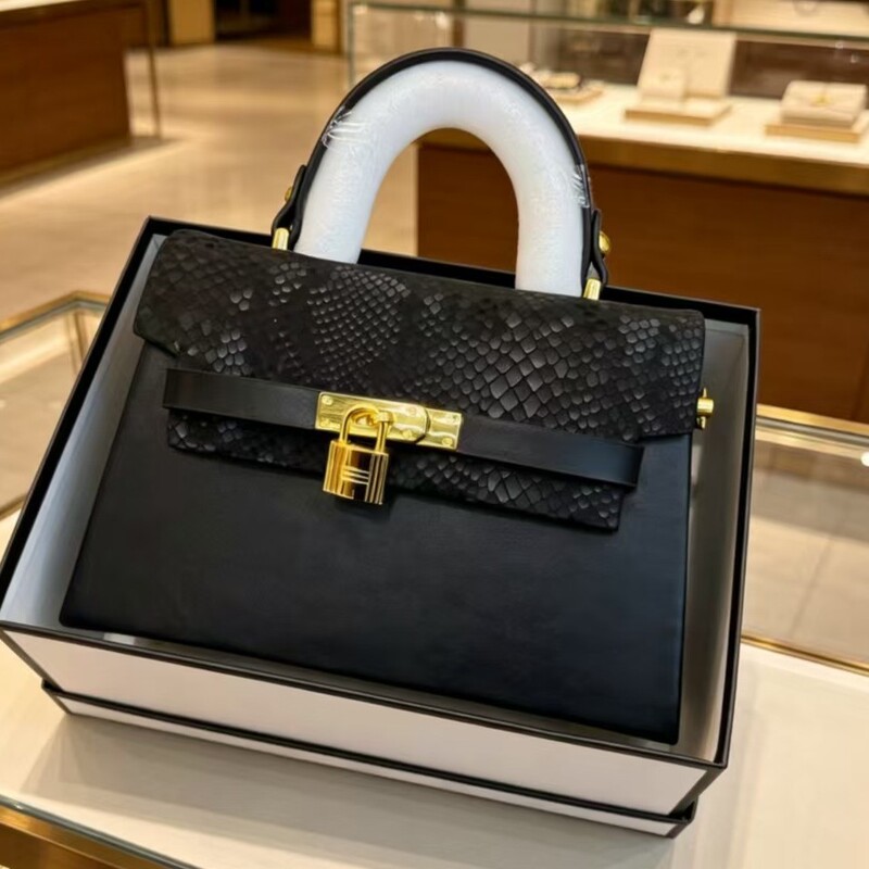 2026 New Fashion Cross-Border Lychee Pattern Kelly Handbag for Women Versatile Commuter Shoulder Crossbody Bag Wholesale