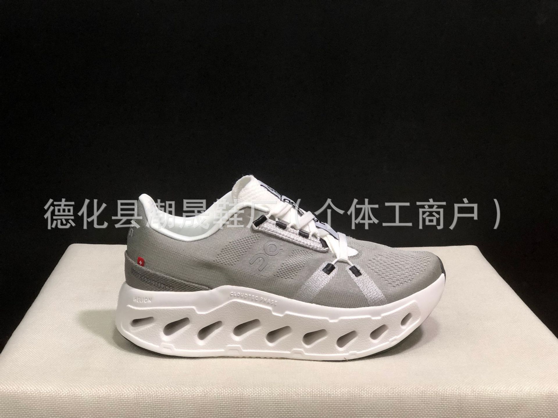 회색