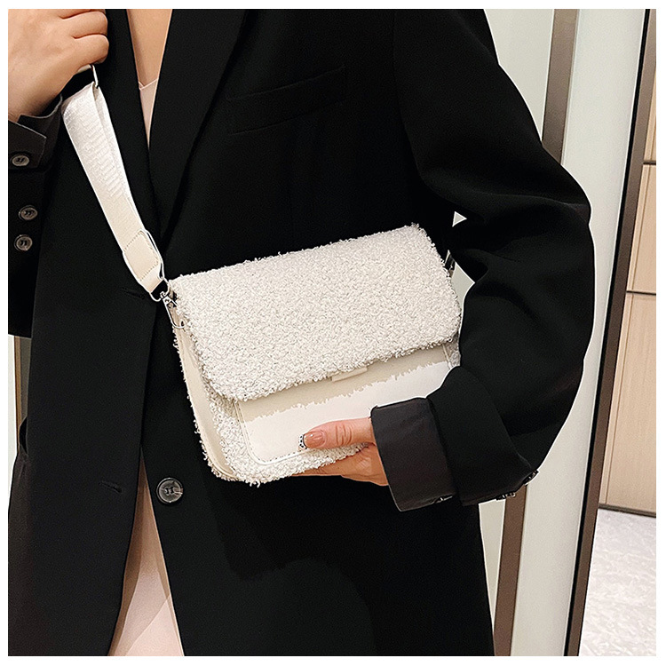 The 2024 new Korean-style trendy square lambskin patchwork single-shoulder crossbody bag is a fashionable and cute small square bag for girls undefined