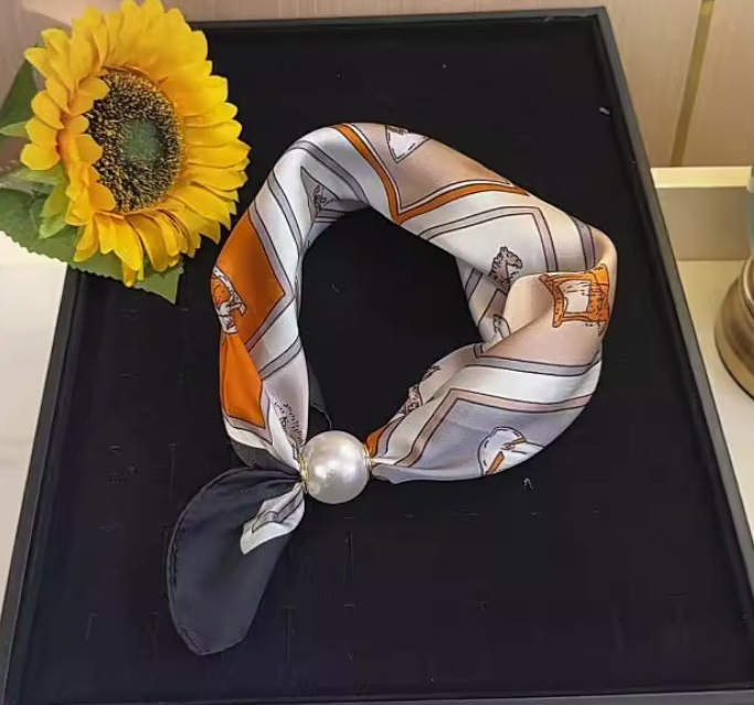 新商品の百合の小さい尾の真珠の磁気はボタンのスカーフの女性の春夏にシャツの職業を組み合わせて薄いマフラーを飾ります。|undefined