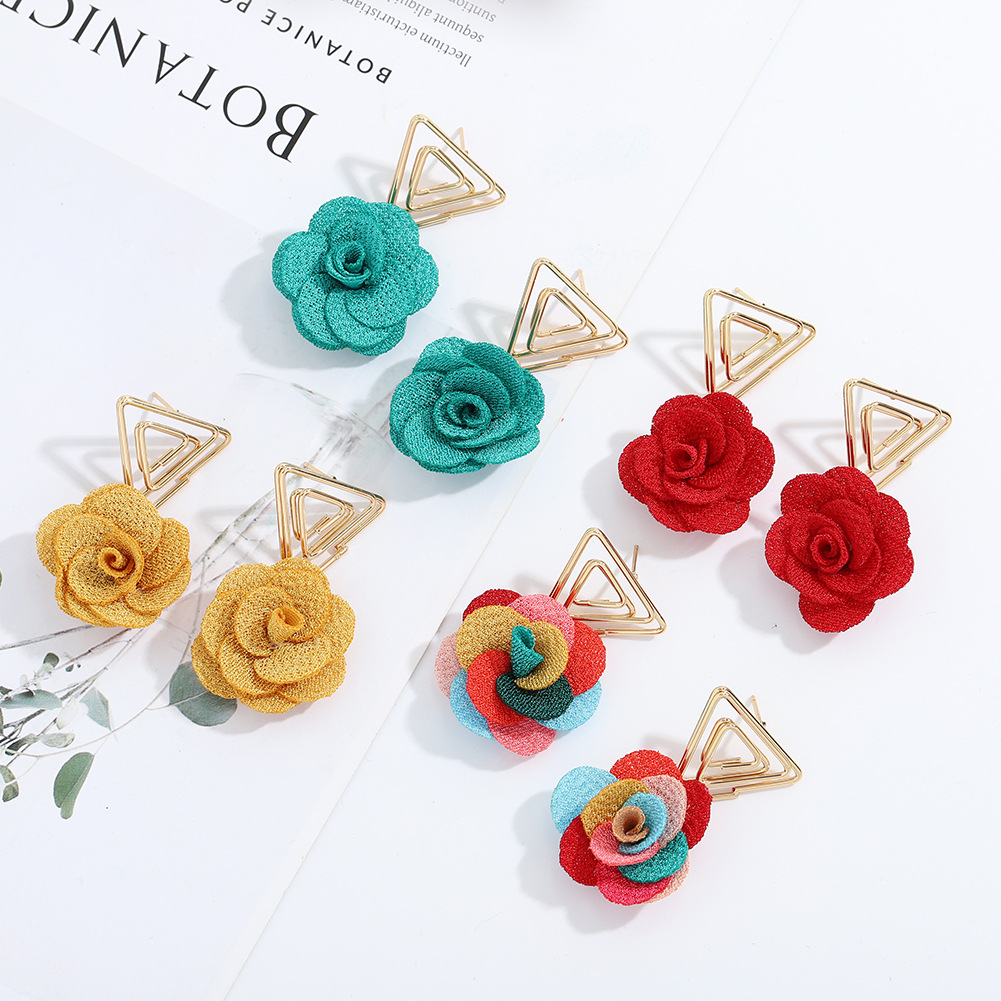 Korea New Retro Triangle Earrings display picture 3