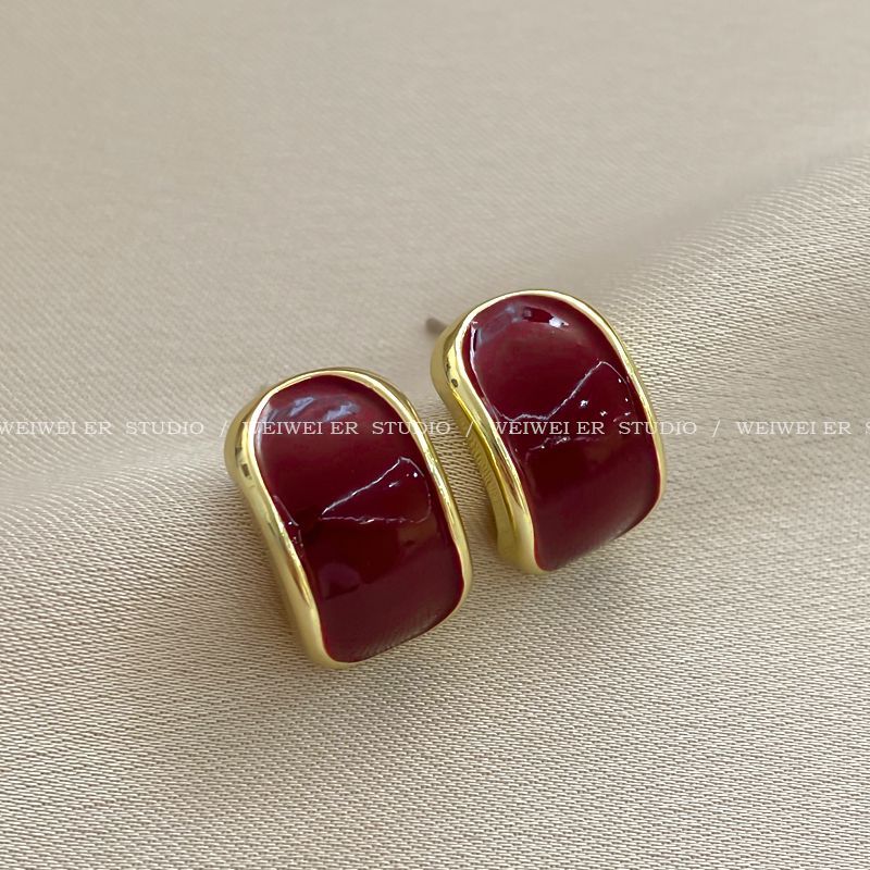 High-grade autumn and winter Maillard vintage drip earrings female 2024 popular earrings Internet celebrity round face slimming ear jewelry