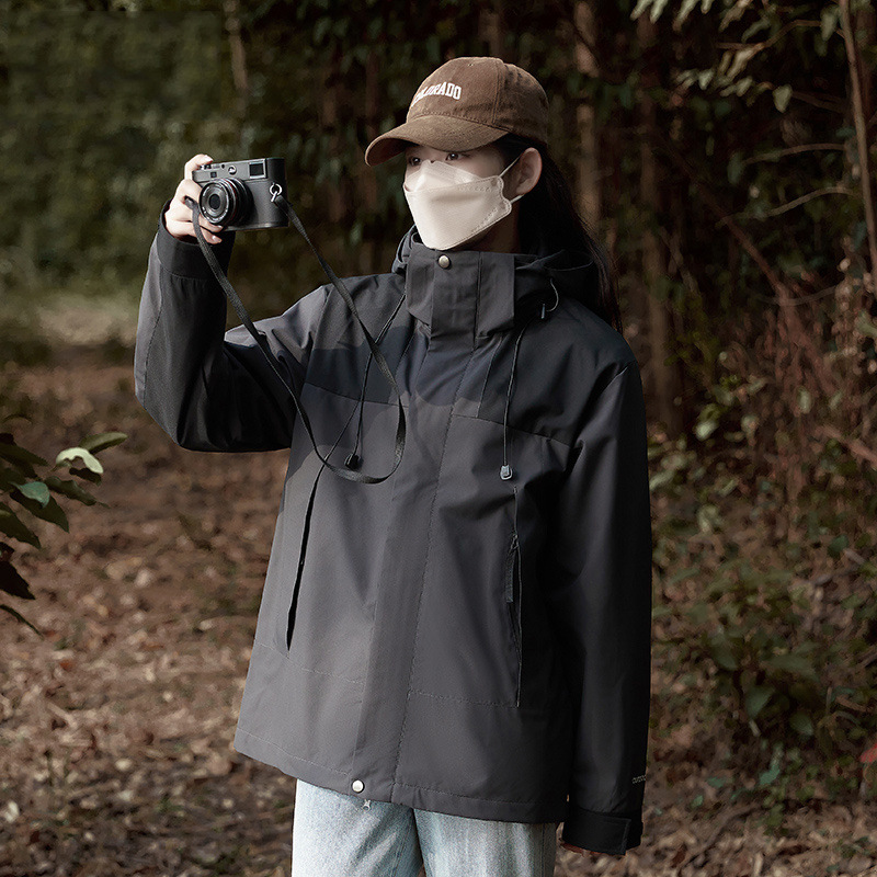 La misma marca al aire libre chaqueta de asalto hombre y mujer 3 en 1 abrigo desmontable 2025 nuevo a prueba de viento impermeable primavera y otoño