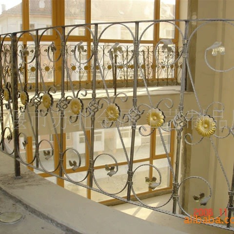 欧式铁艺楼道防护栏 室内防护铁艺栏杆 铁工艺锻打花型建筑楼梯
