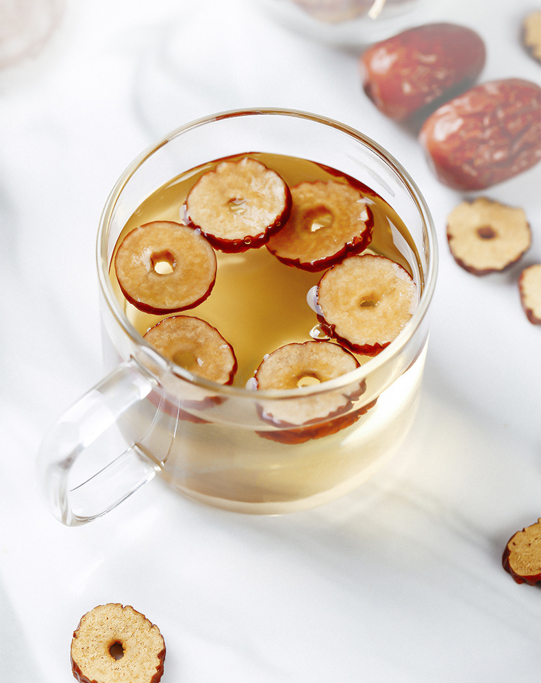 Dried Red Date Slices Seedless Jujube Rings Xinjiang Specialty for Tea and Soup 200g in use