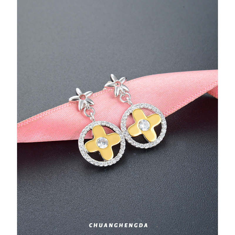 S925 diamante de plata dulce afortunado pendientes de tetrafolia pendientes de orejas para mujeres nuevos japoneses y coreanos temperamento de moda joyas pendientes