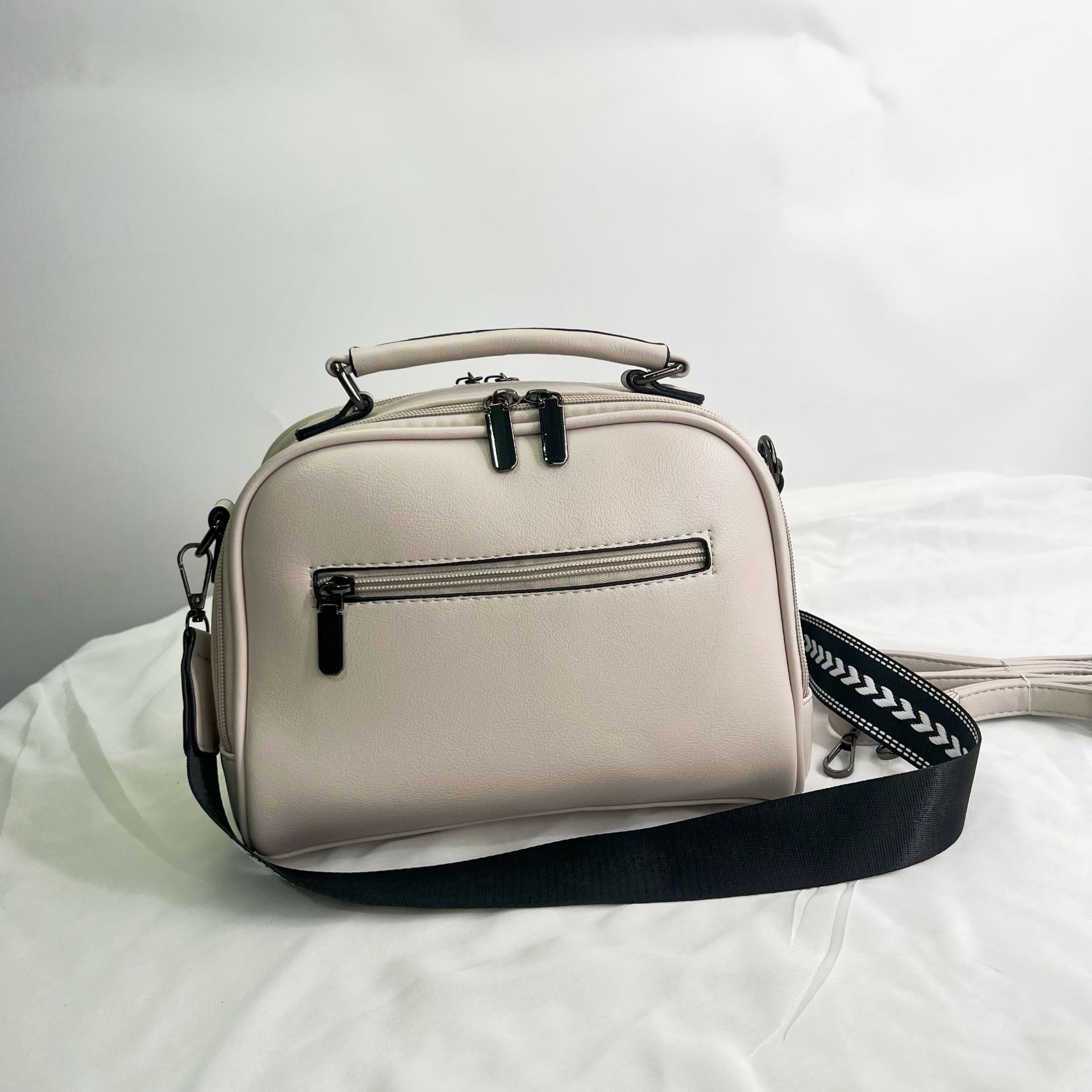 637g Weight Nylon Lining Material Zipper Closure Type Single Shoulder Strap Strap Type Saddle Bag Bags Type Street Occasion Pu Leather Material Solid Color Pattern All Seasons Season Women's Gender Classic Style Style Square Shape Medium Size Women's Medium Pu Leather Solid Color Classic Style Square Zipper Saddle Bag 5