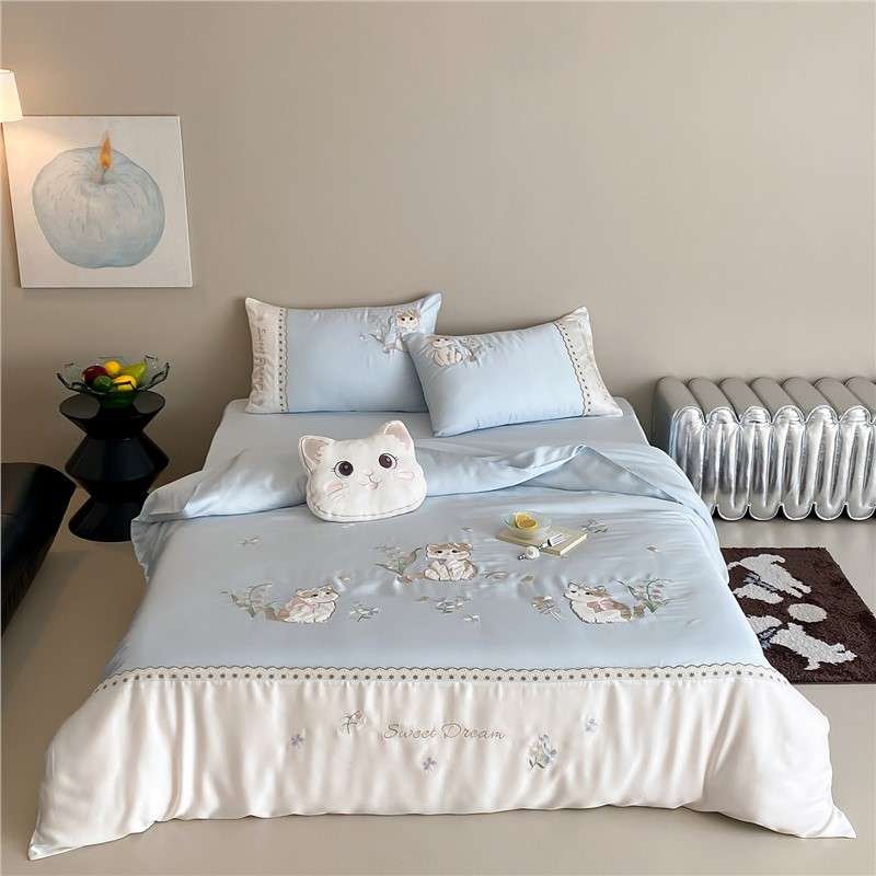 Zomerse, koele zijden dekbedovertrek met lelietjes-van-de-dalenmotief en kattenprint, zomerborduurwerk, 80-draads Lenzing Tencel, vierdelige set met cartoonprint, verkoelend kinderdekbed._voghion.com